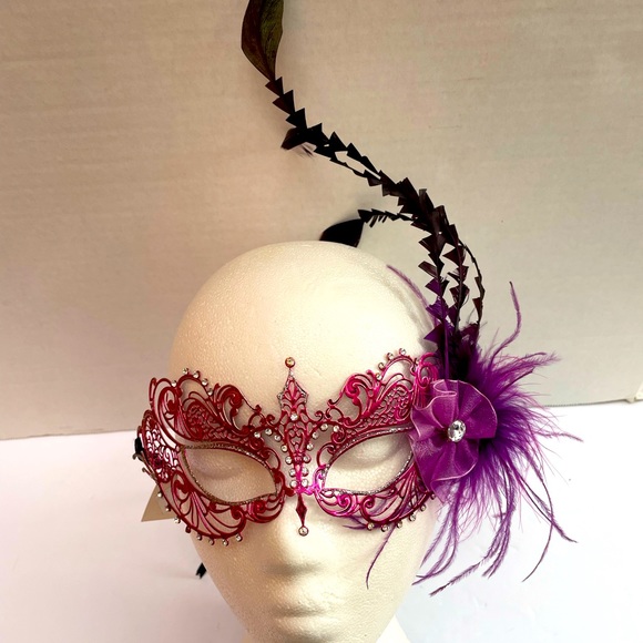 Accessories - - Halloween party mask NWT